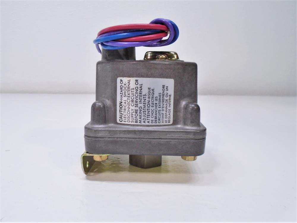 IMO Barksdale D1H-M3SS-P2 Pressure or Vacuum Actuated Switch